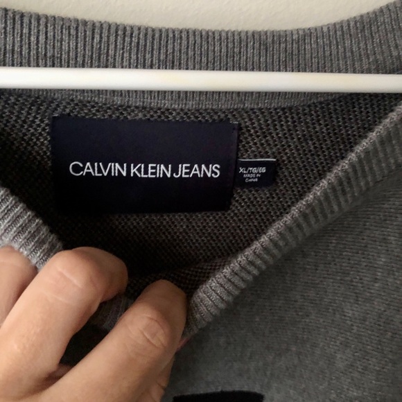 Calvin Klein Sweater - Picture 5 of 6